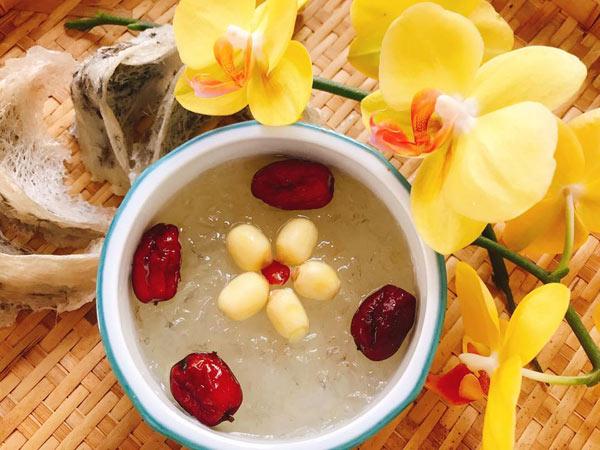yến chưng tươi hay yến chưng đóng hộp công nghiệp ngon hơn